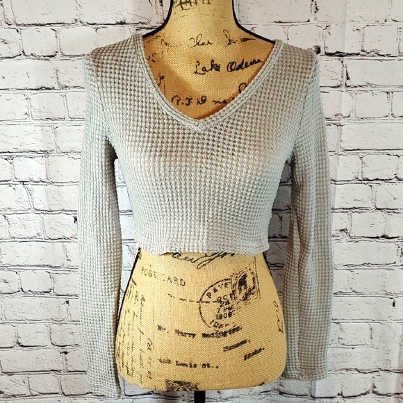 SHEIN Tops - SHEIN Light Gray Waffle Knit Textured Long Sleeve Crop Top Size M